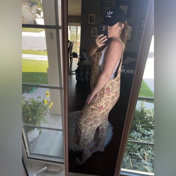 SILHOUETTES Women’s Floral Print Linen Blend Cropped Overalls, Tan, Size XL. - Picture 4 of 9